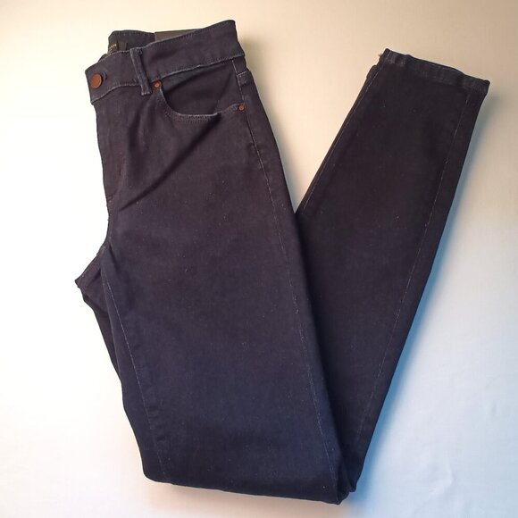 NWT Ann Taylor Denim Jeans Size 2 Curvy Fit Mid Rise Skinny Leg Dark Wash - Picture 1 of 9